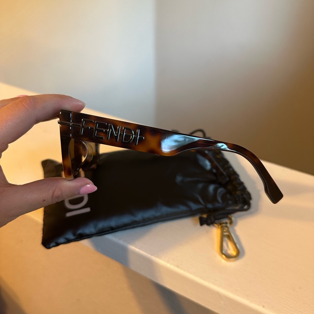 Fendi Brown Tortoise fendigraphy sunglasses - Picture 5 of 10